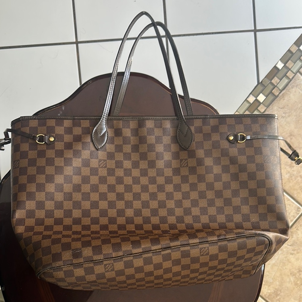 Louis Vuitton Neverfull Tote
